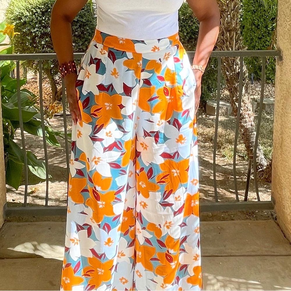 Wide leg, elastic waist pants. Available in sizes S- 3X.